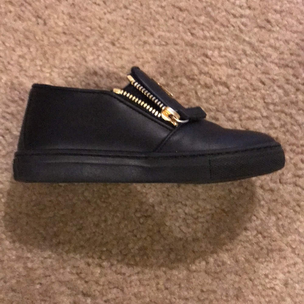 Shoes - Picture 2 of 5